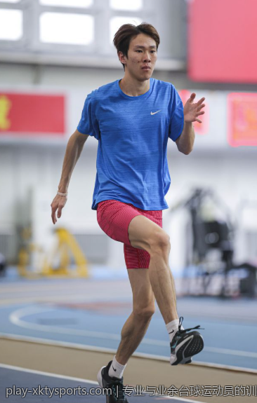 专业与业余台球运动员的训练对比